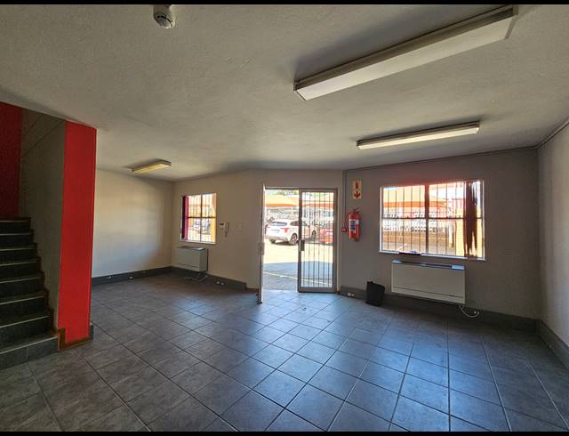 410M² WAREHOUSE TO LET IN LINBRO PARK